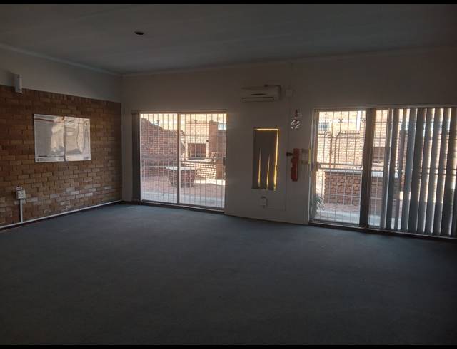 348M² BUILDING TO LET IN APEX